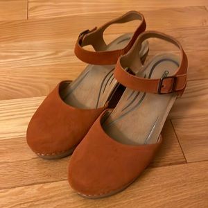 Aetrex Finley Closed Toe Heel in orange leather. So gorgeous! Worn once to event